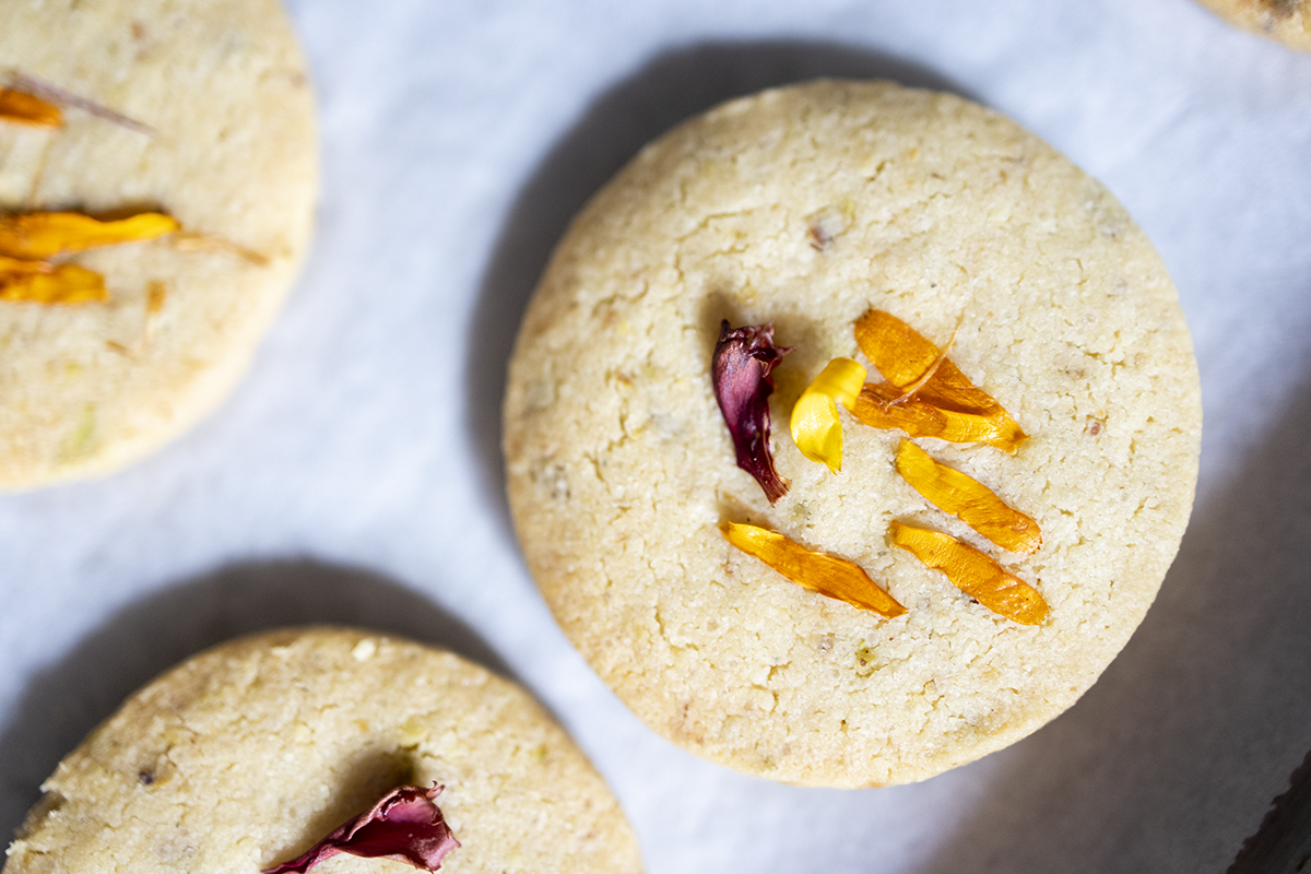 shortbread cookie recipe, mothers day, edible flowers
